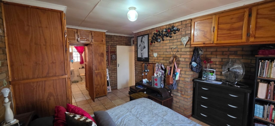 5 Bedroom Property for Sale in Vaal Park North West